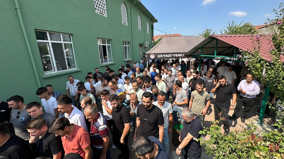 Evde silahla vurulmuş halde bulunan genç toprağa verildi
