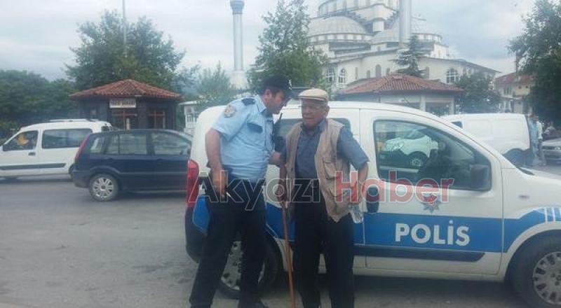 Evden Atılan Yaşlı Adama Akcan Destek Çıktı