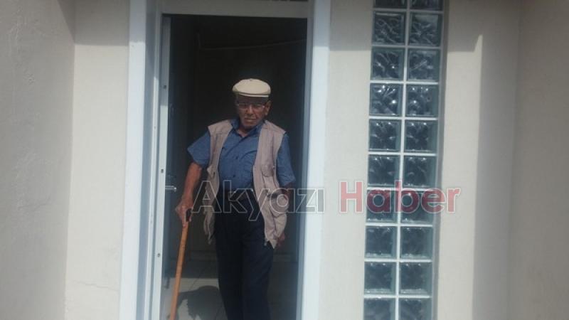 Evden Atılan Yaşlı Adama Akcan Destek Çıktı