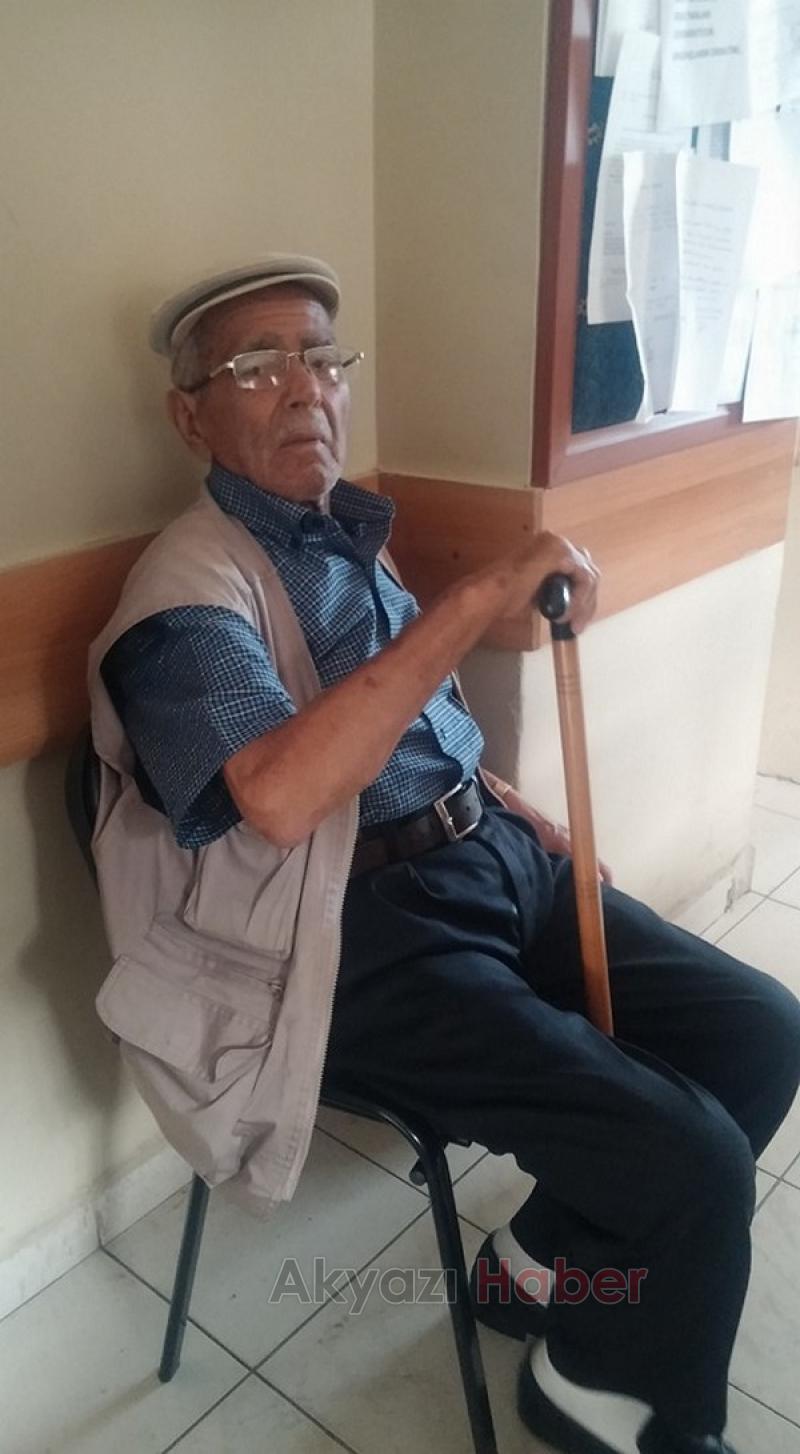Evden Atılan Yaşlı Adama Akcan Destek Çıktı