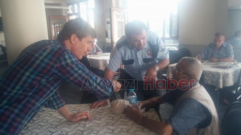 Evden Atılan Yaşlı Adama Akcan Destek Çıktı