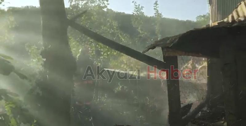 Eve Bitişik Samanlıkta Yangın Çıktı