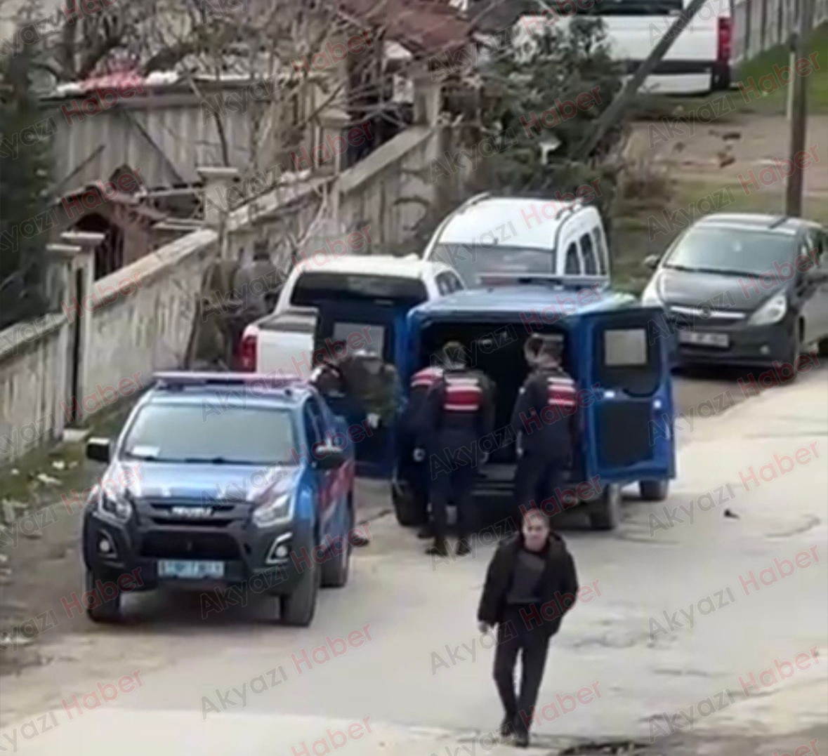 Evi uyuşturucu serasına çevirmiş