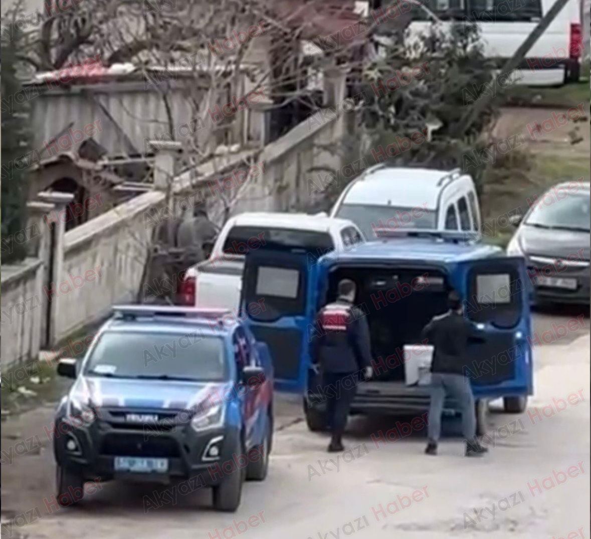 Evi uyuşturucu serasına çevirmiş