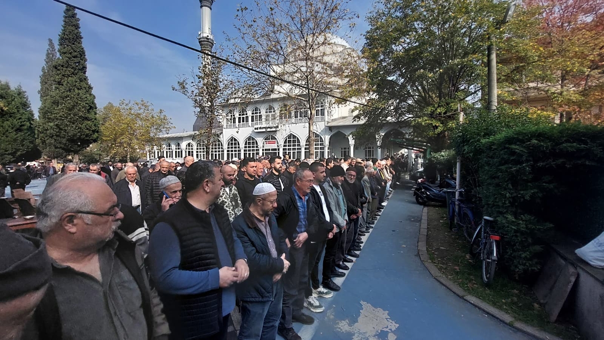 Evinde Ölü Bulunan Ahmet Onat Defnedildi