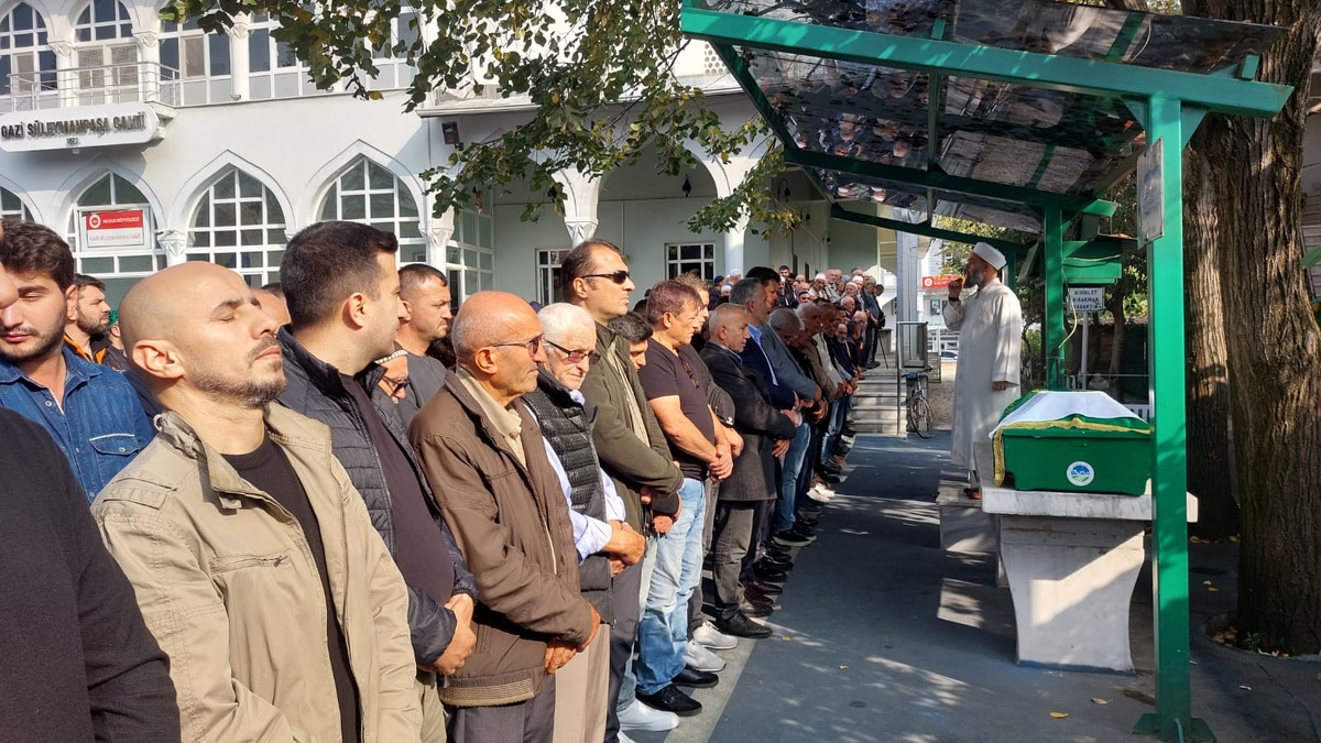 Evinde Ölü Bulunan Ahmet Onat Defnedildi