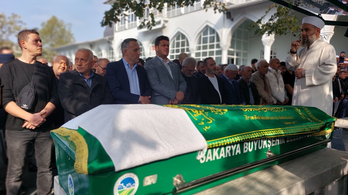 Evinde Ölü Bulunan Ahmet Onat Defnedildi