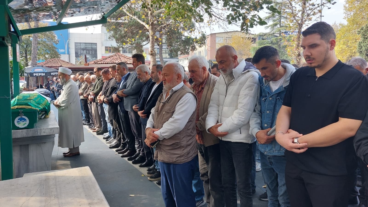 Evinde Ölü Bulunan Ahmet Onat Defnedildi