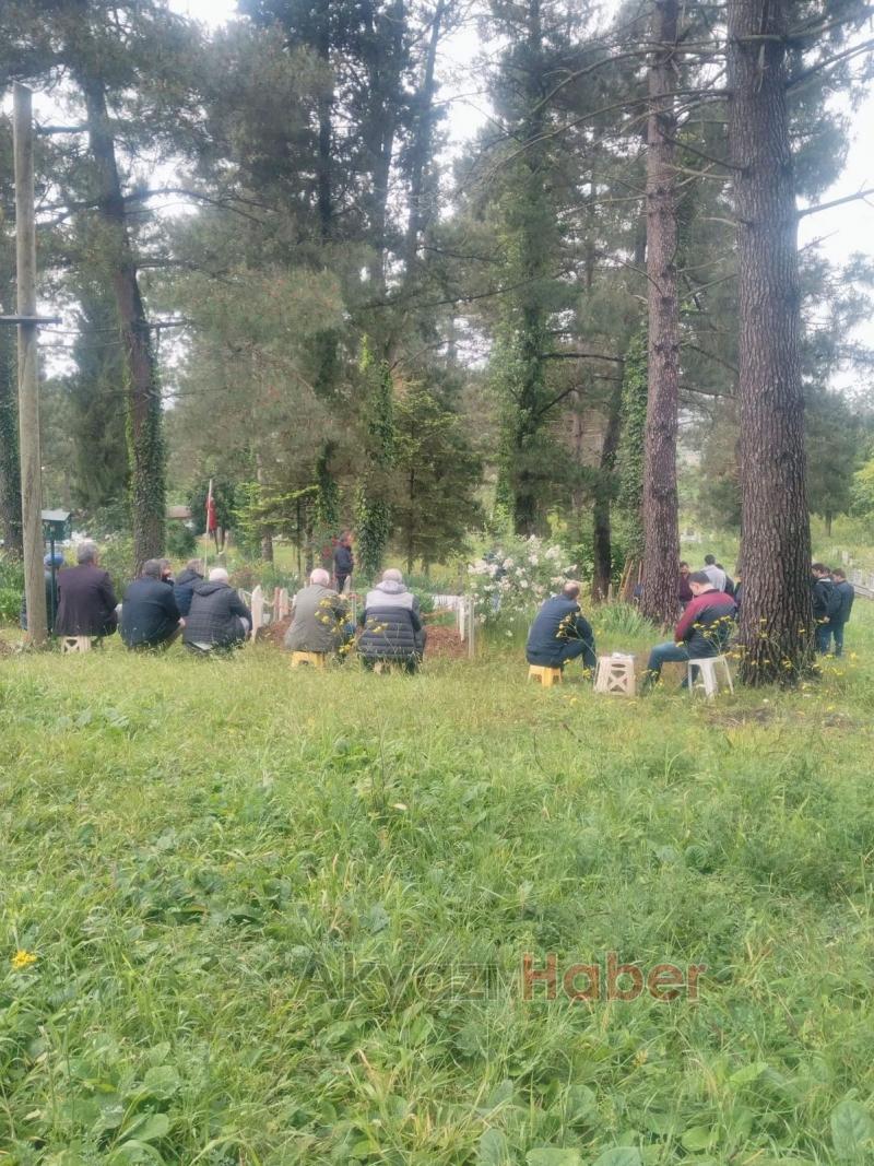 Evinin önünde kalp krizi geçirip öldü