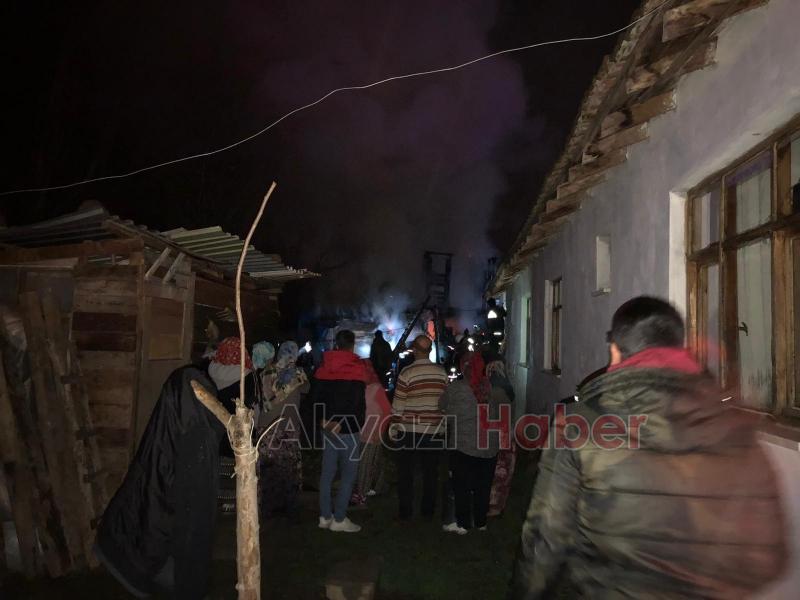 Evlere bitişik odunlukta çıkan yangın korkuttu 