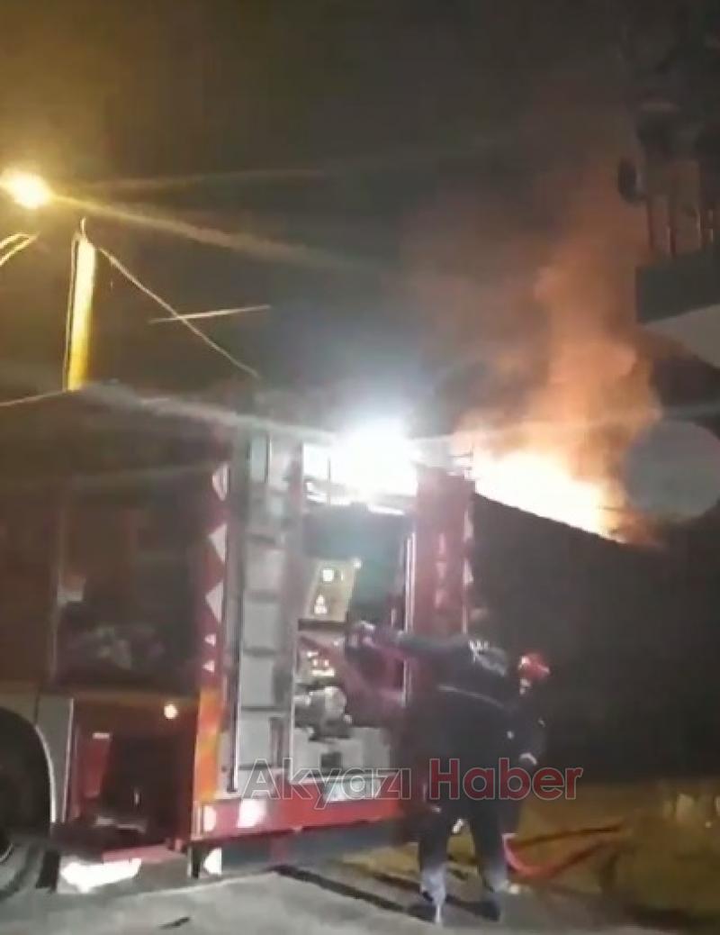 Evlere bitişik odunlukta çıkan yangın korkuttu 