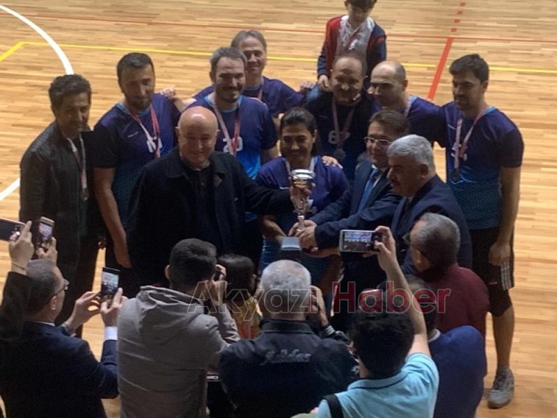 EYYUP GENÇ FEN LİSESİ ÖĞRETMEN VOLEYBOL TAKIMI İL İKİNCİSİ OLDU