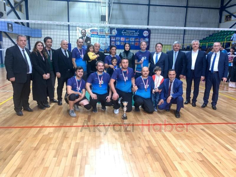 EYYUP GENÇ FEN LİSESİ ÖĞRETMEN VOLEYBOL TAKIMI İL İKİNCİSİ OLDU