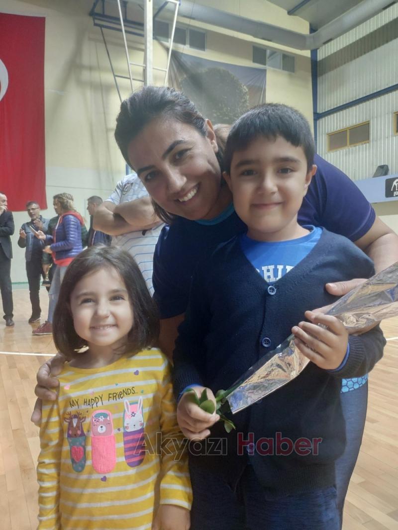 EYYUP GENÇ FEN LİSESİ ÖĞRETMEN VOLEYBOL TAKIMI İL İKİNCİSİ OLDU