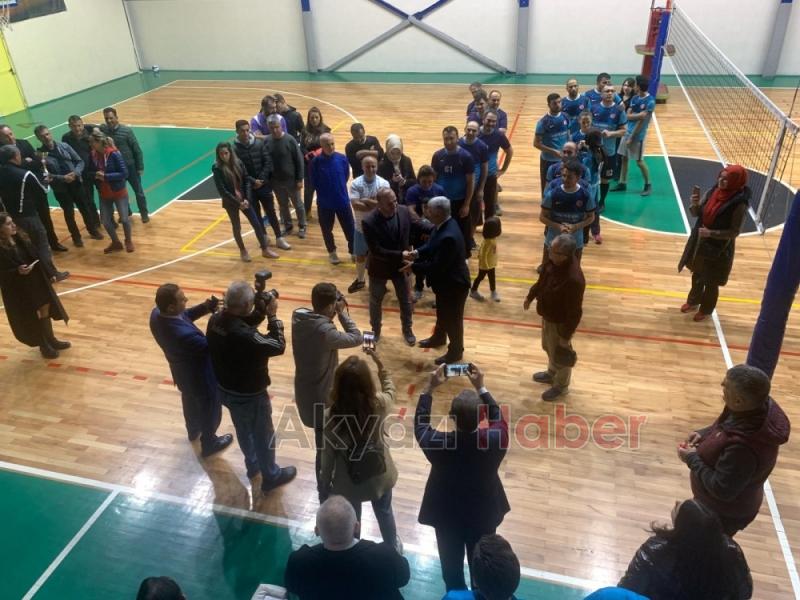 EYYUP GENÇ FEN LİSESİ ÖĞRETMEN VOLEYBOL TAKIMI İL İKİNCİSİ OLDU