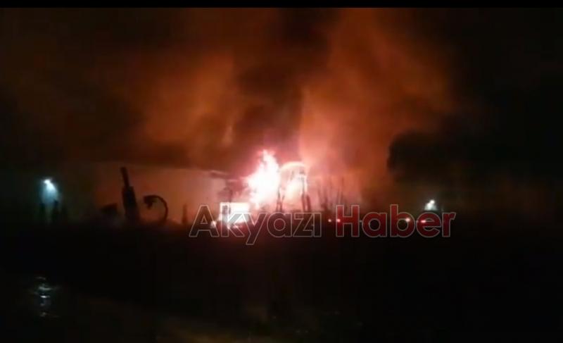 Fabrika alev alev yandı