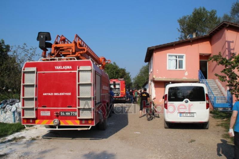 Fabrika Yanında bulunan Kamyonet Alev Alev Yandı