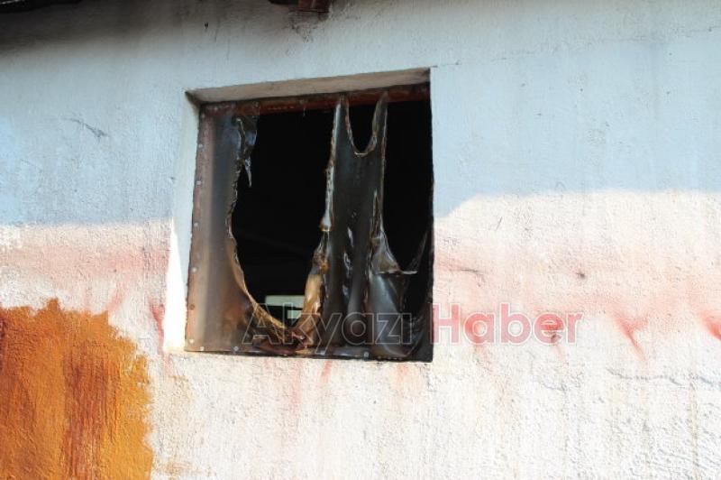 Fabrika Yanında bulunan Kamyonet Alev Alev Yandı