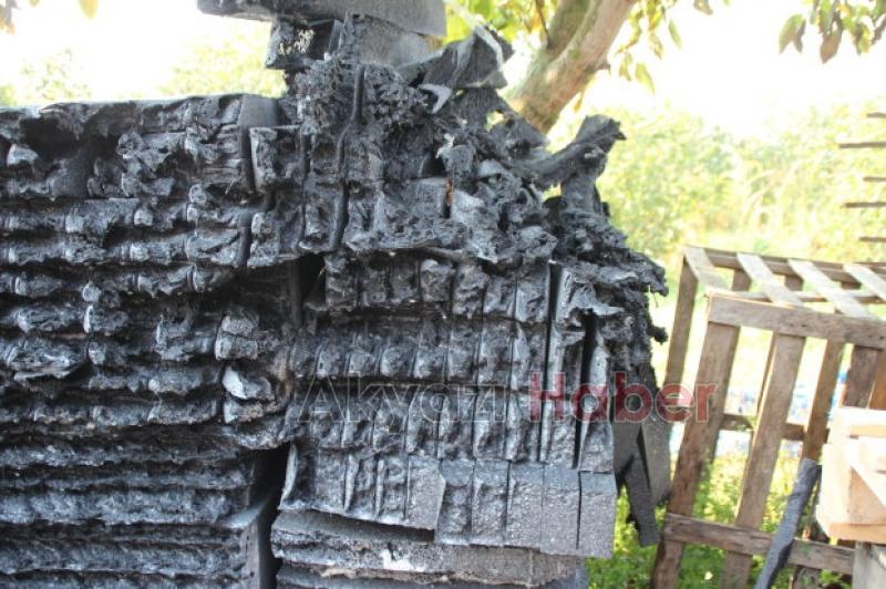 Fabrika Yanında bulunan Kamyonet Alev Alev Yandı