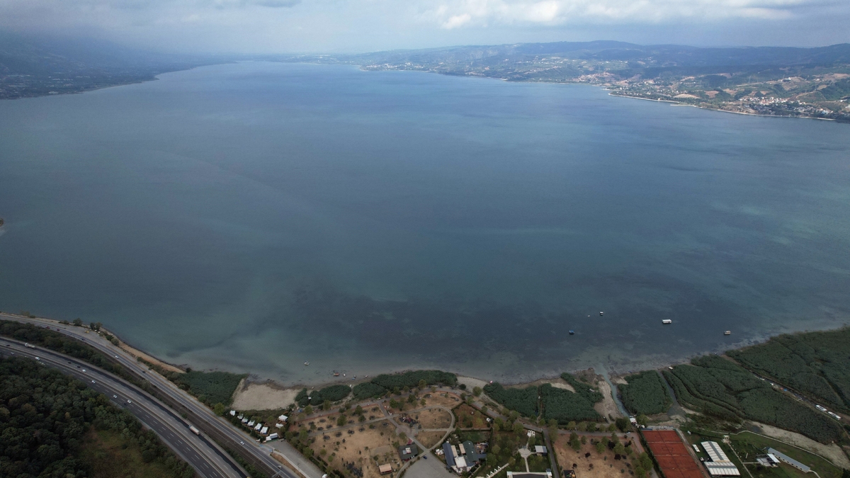 Fabrikaların Sapanca Gölü'nden kullandığı su şehrin 20 günlük su tüketime eşit