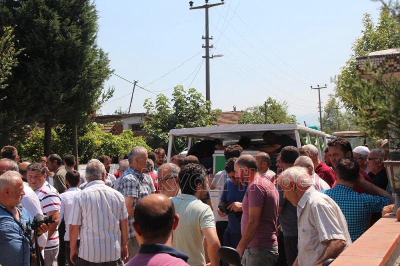 Fatih Akdin Dualarla Defnedildi