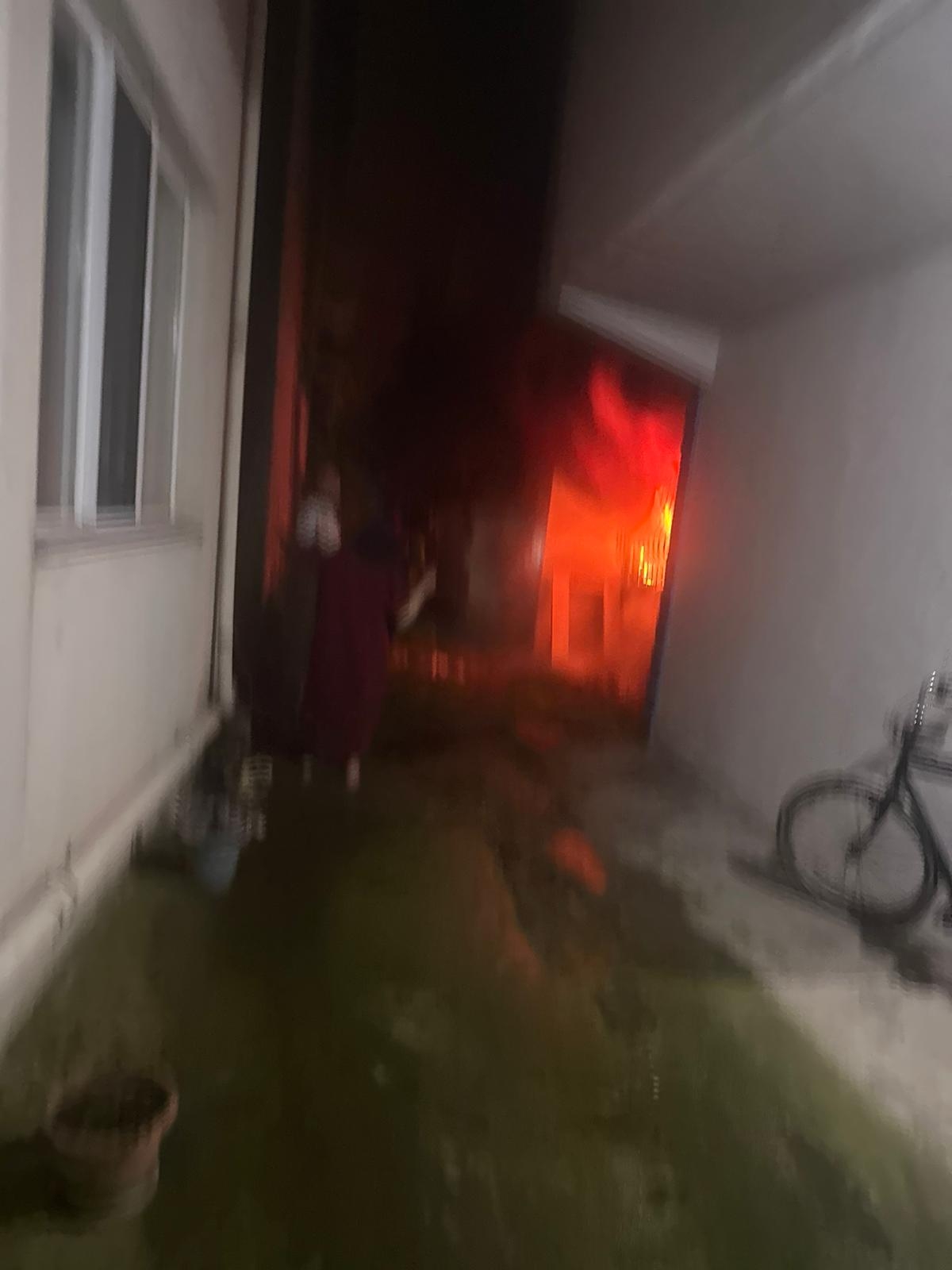 Dairede Korku Dolu Anlar: Yangında 1 Bebek Hafif Yaralandı, Diğeri Dumandan Etkilendi