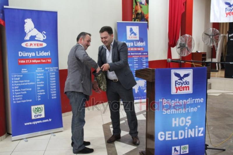 Fayda Yem ve Sakalar Tarım Sığır Sığır Yetiştiriciliği İlgili Bilgi Semineri Vererek Süt Üreticilerinin Sorunlarını Dinledi 