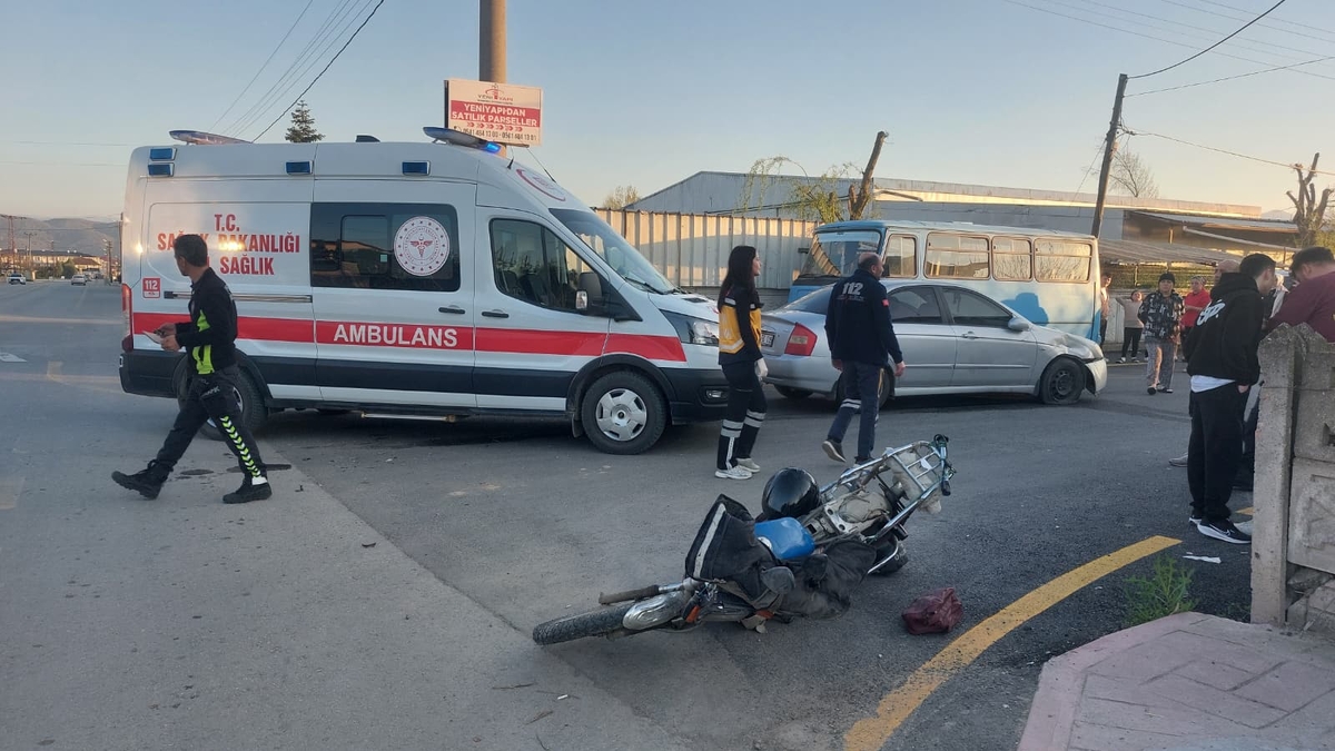 Feci kaza kamerada; Yaralı halde kaçtı