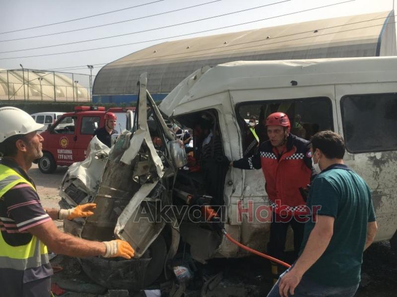 Feci kazada servis şoförü yaşama tutunamadı