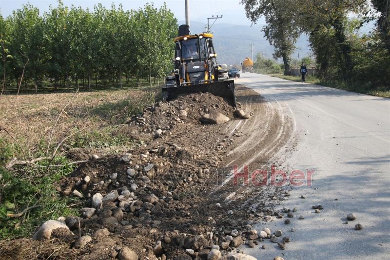 FEN İŞLERİ EKİPLERİ İLÇE GENELİNDE YOĞUN TEMPO ÇALIŞIYOR