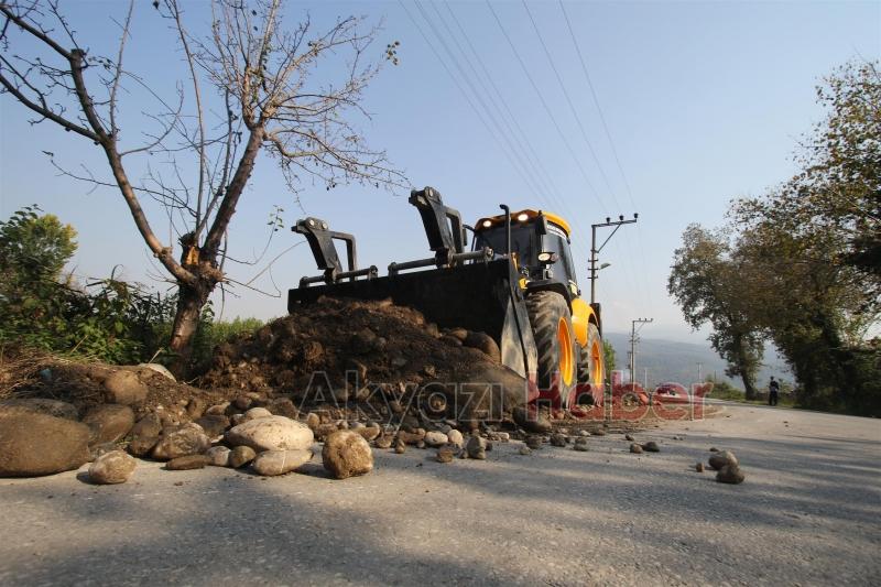 FEN İŞLERİ EKİPLERİ İLÇE GENELİNDE YOĞUN TEMPO ÇALIŞIYOR