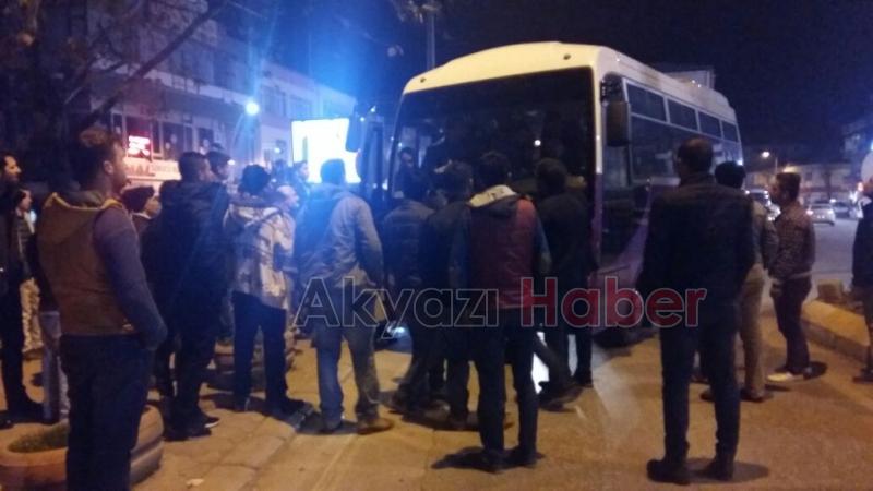 FENALAŞAN YOLCU MİNİBÜSÜ ŞOFÖRÜ HASTANEYE KALDIRILDI