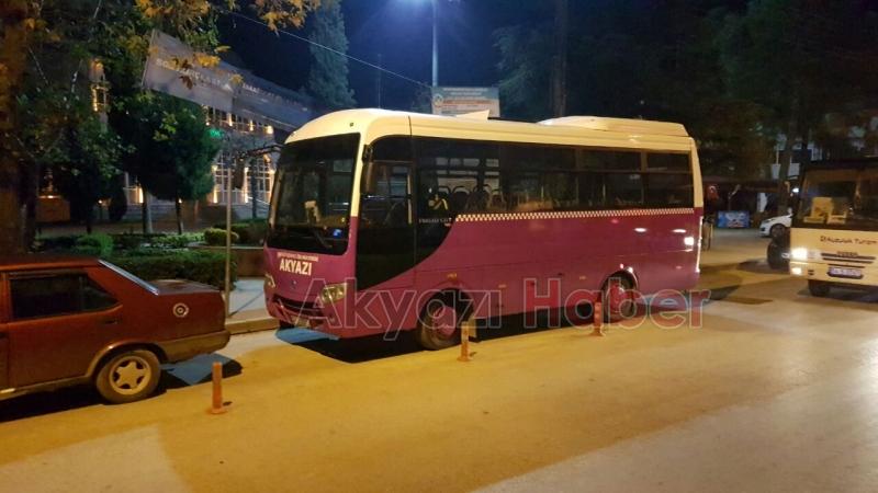 FENALAŞAN YOLCU MİNİBÜSÜ ŞOFÖRÜ HASTANEYE KALDIRILDI