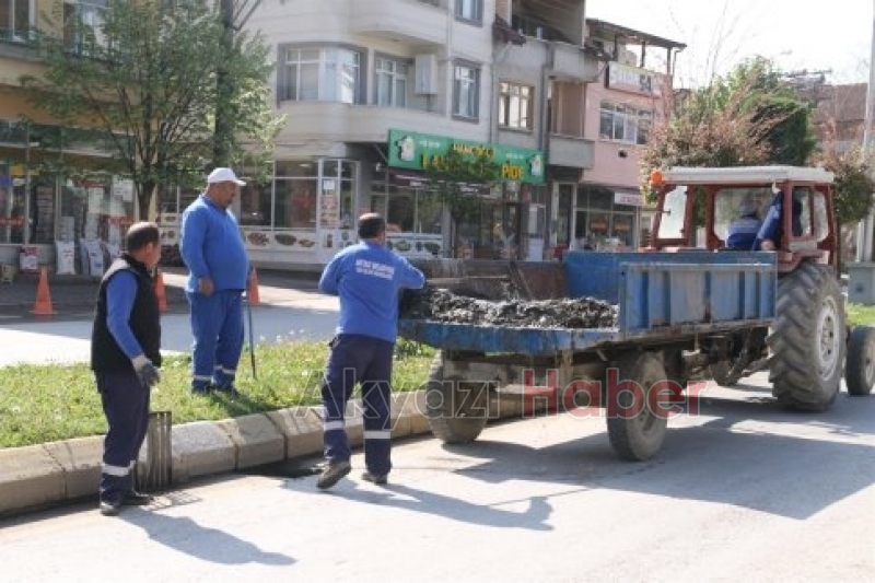Fen İşleri Ekipleri İlçe Genelinde Rögar Temizliği Yaptı