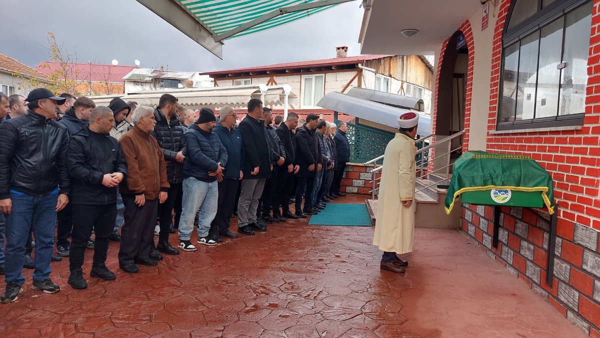 Fikret Kesikbaş Dualarla Ebediyete Uğurlandı. 