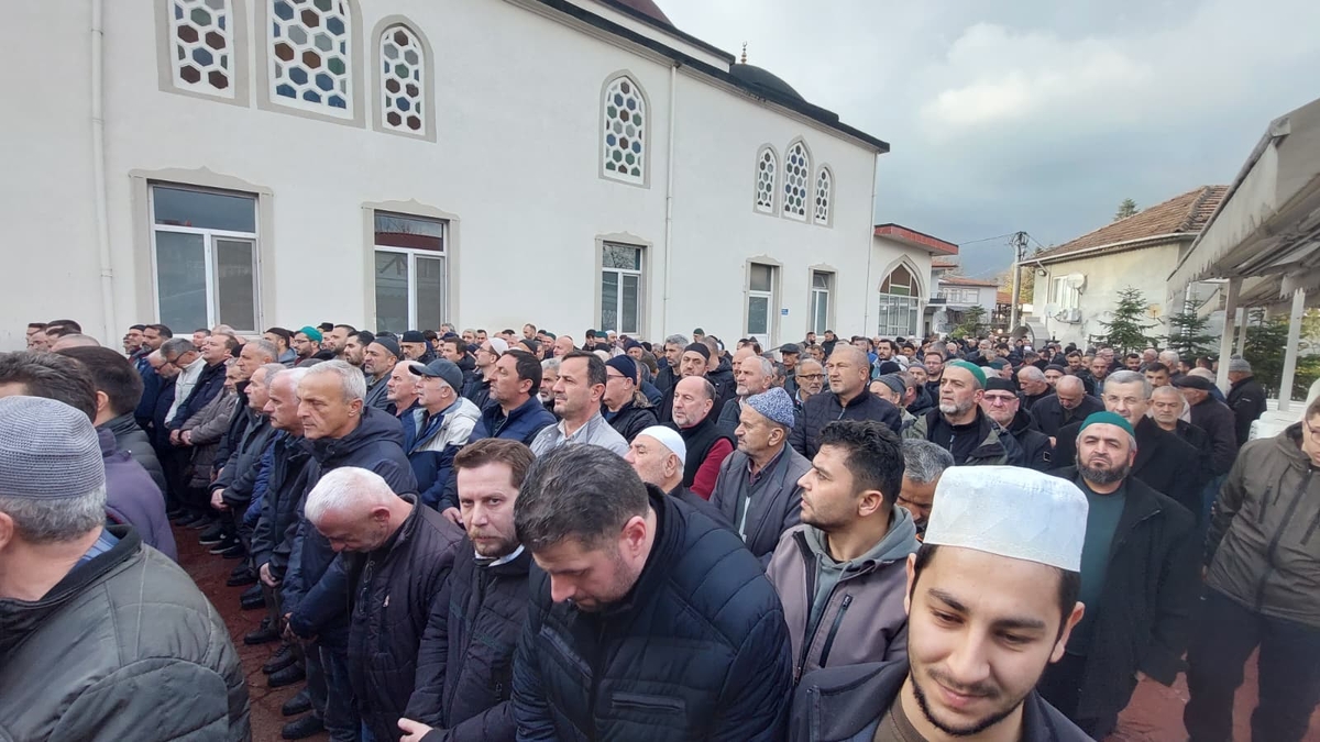 Fikret Kesikbaş Dualarla Ebediyete Uğurlandı. 