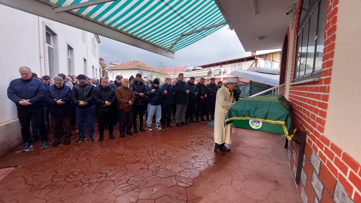 Fikret Kesikbaş Dualarla Ebediyete Uğurlandı. 