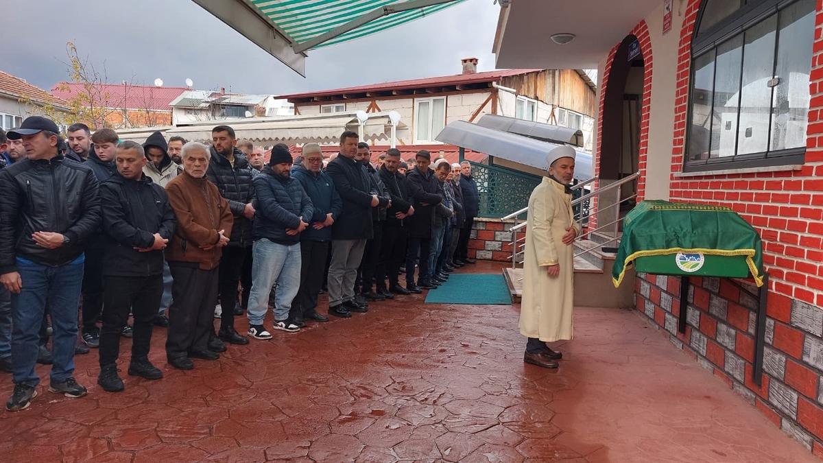 Fikret Kesikbaş Dualarla Ebediyete Uğurlandı. 