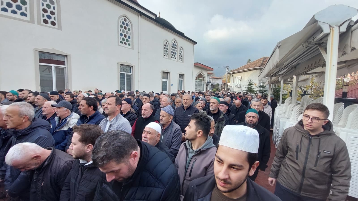 Fikret Kesikbaş Dualarla Ebediyete Uğurlandı. 