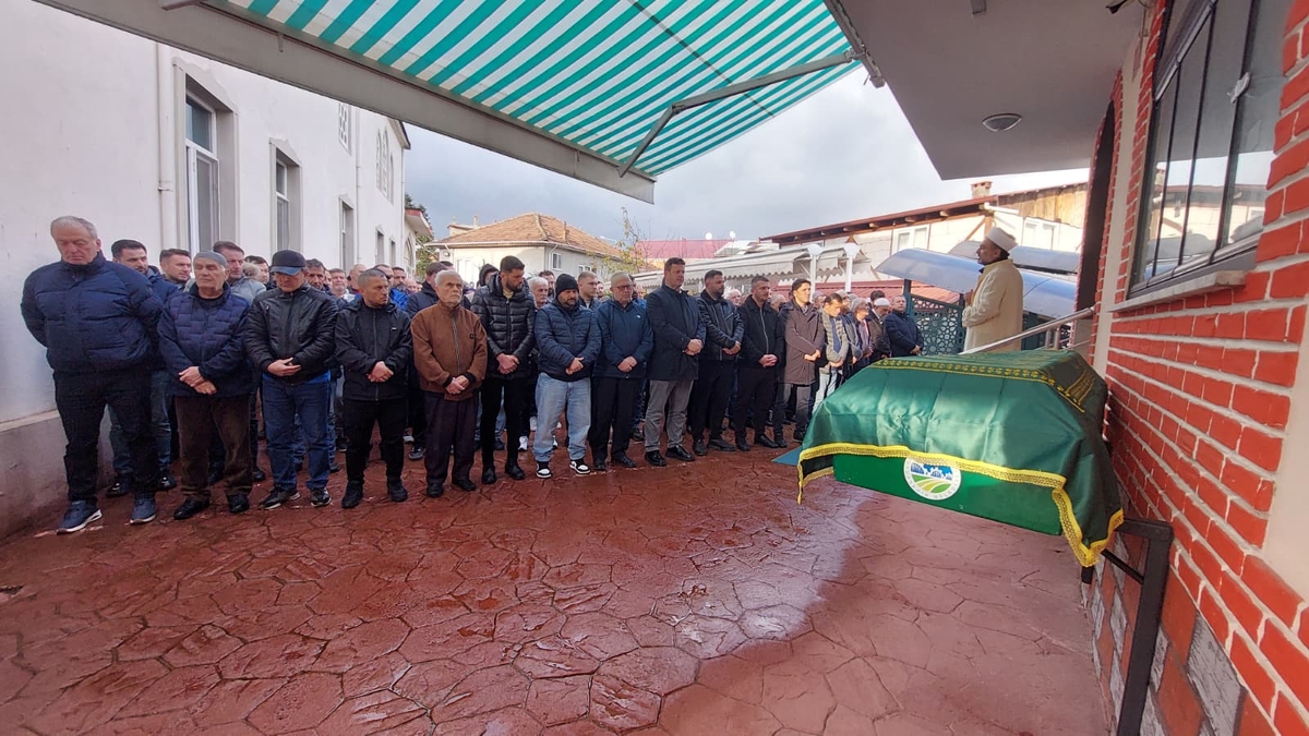 Fikret Kesikbaş Dualarla Ebediyete Uğurlandı. 