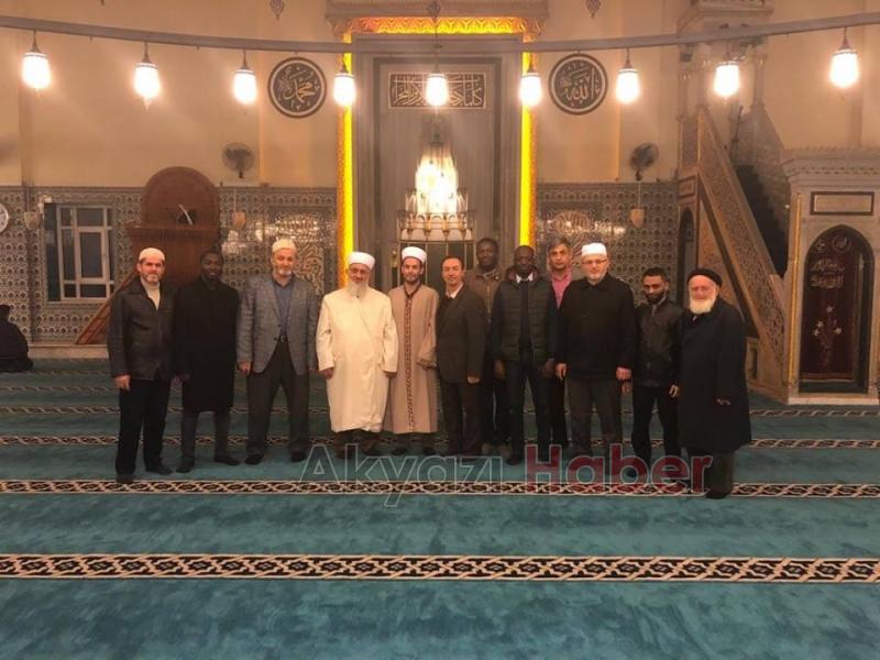 Akşam namazını Filistinli öğrenci kıldırdı