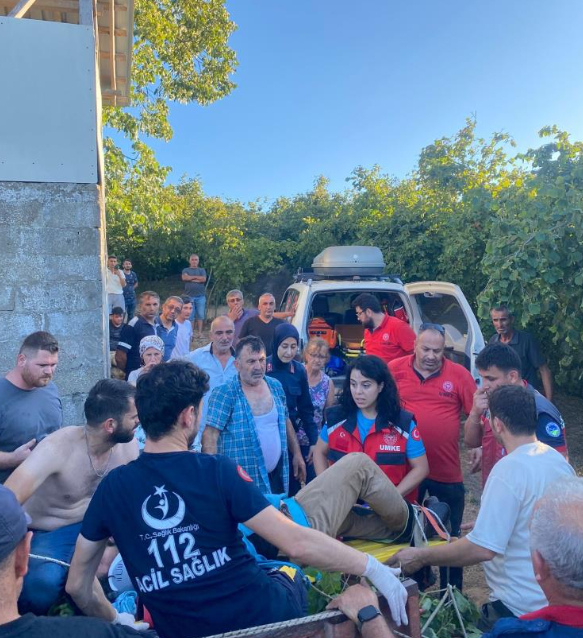 Fındıklıkta dere yatağına yuvarlandı, ekipler seferber oldu
