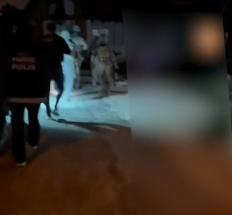 Firari uyuşturucu ile yakalandı