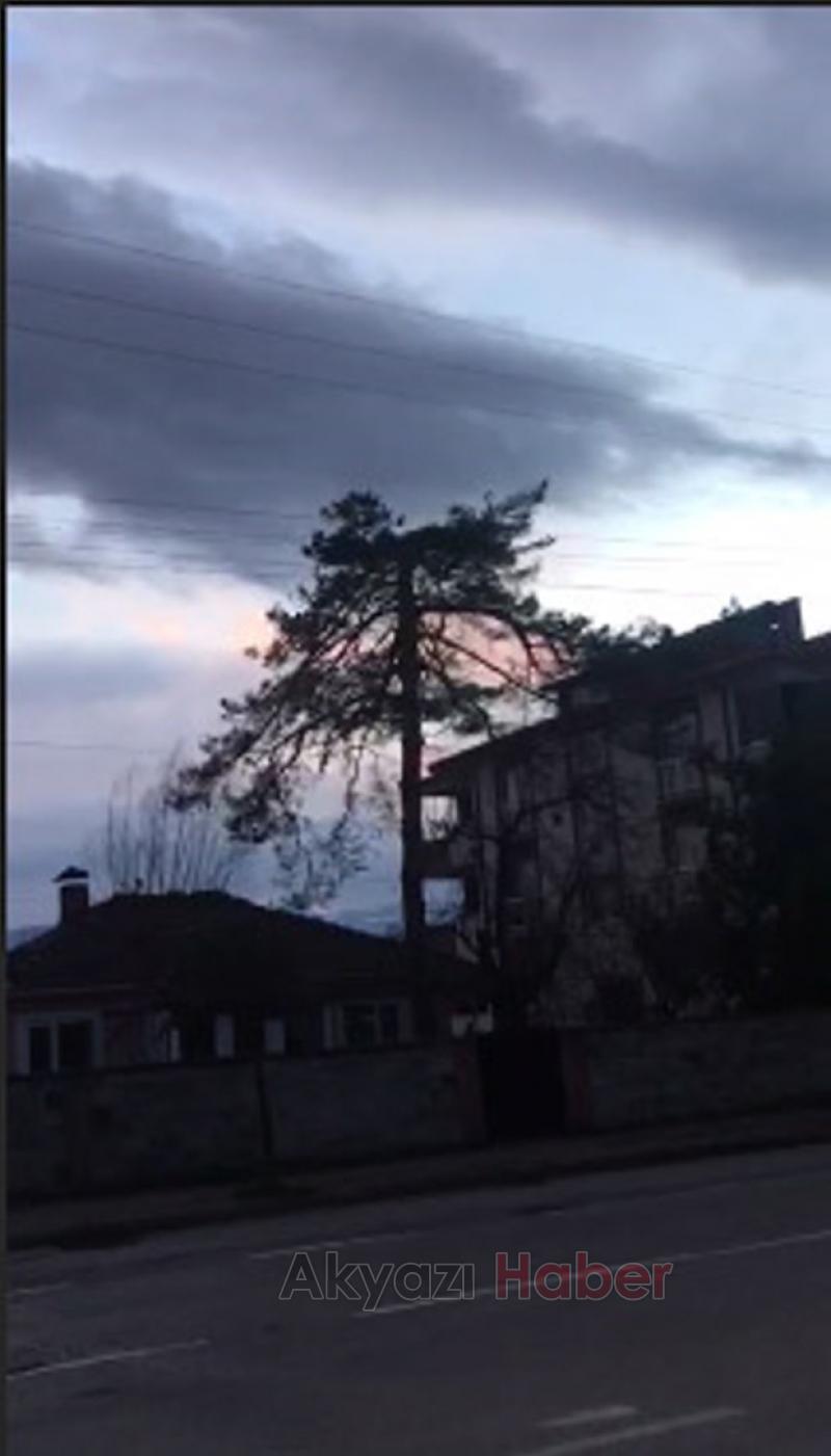 Fırtınada korku dolu anlar  Kıvılcımlar çıktı