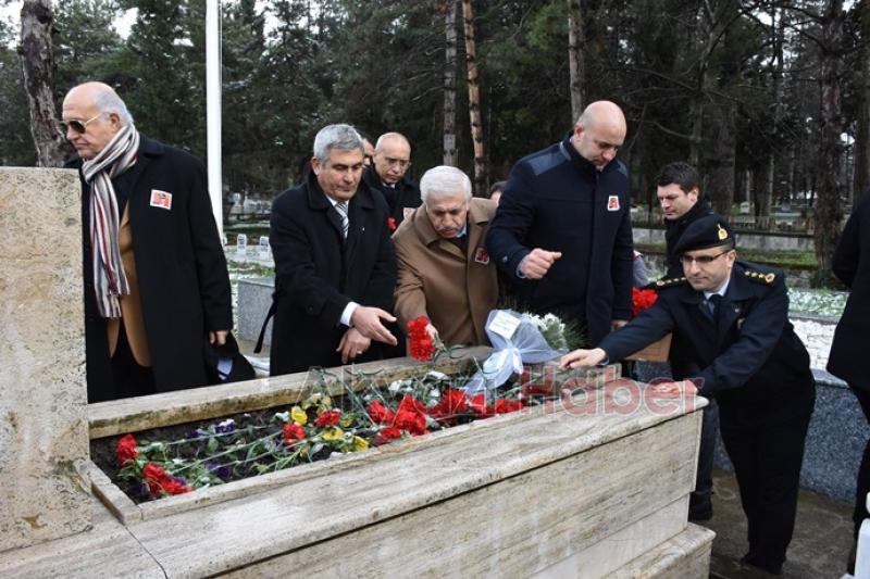 Gaffar Okkan, mezarı başında anıldı