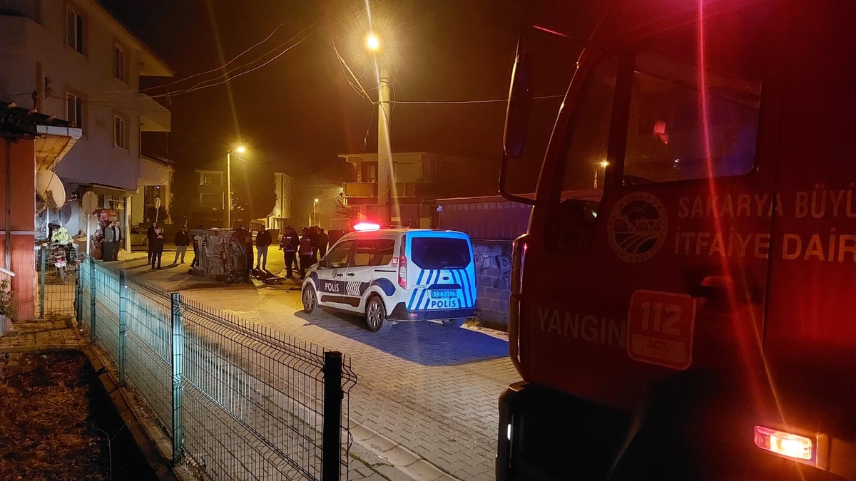 Gaz pedalı takılı kalan otomobil aileye dehşeti yaşattı