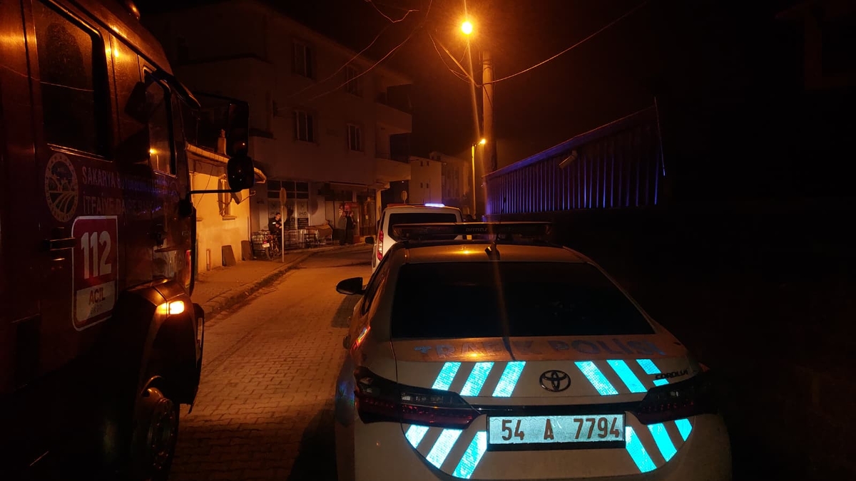 Gaz pedalı takılı kalan otomobil aileye dehşeti yaşattı