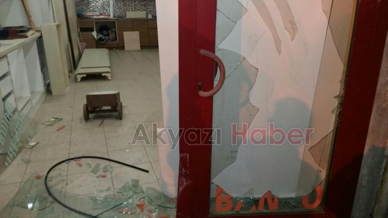 Gazı Ayarlayamayınca Mobilya Dükkanına Daldı