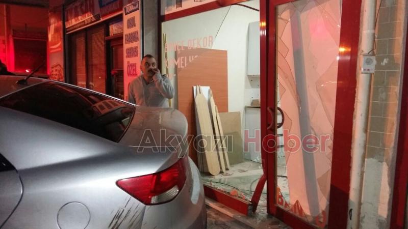 Gazı Ayarlayamayınca Mobilya Dükkanına Daldı