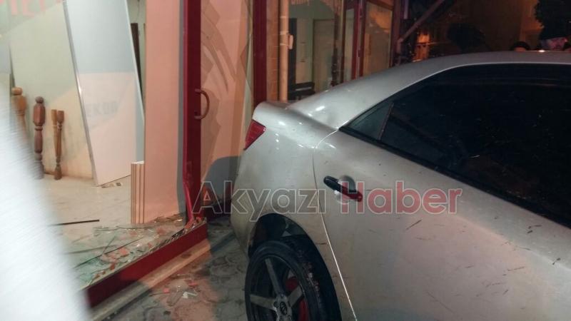 Gazı Ayarlayamayınca Mobilya Dükkanına Daldı